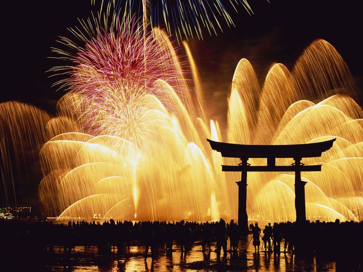 New-Year-Fireworks-Japan-