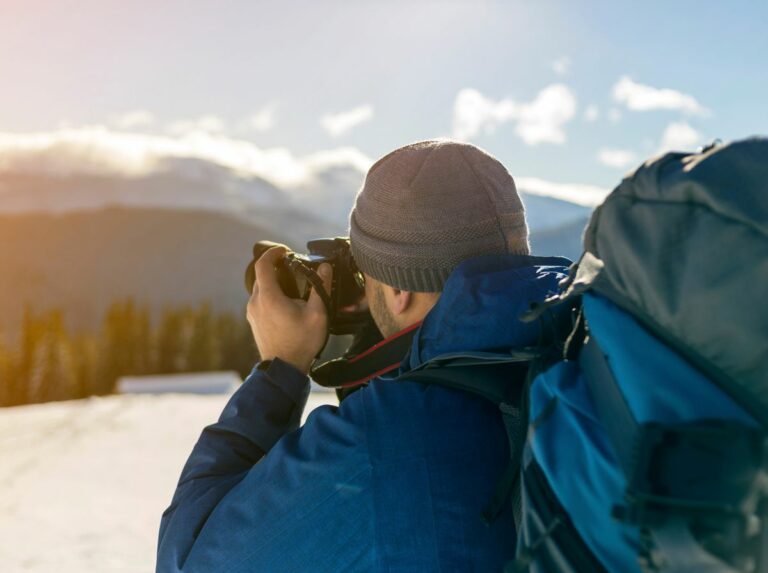 Équipement essentiel pour voyager seul en février : Découvrez le guide ultime